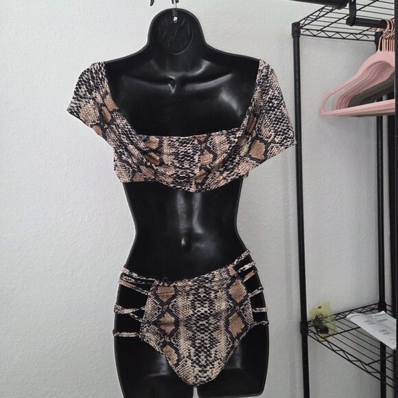 Bikini - Picture 2 of 2